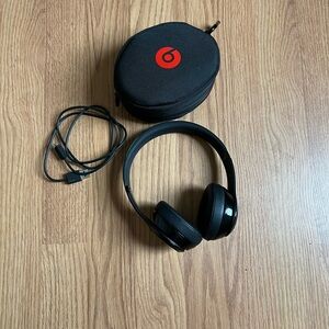 Beats Solo 3 - Black Wireless Headphones with Case